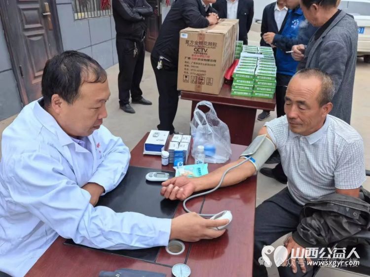 石楼县青年志愿者协会深入张家坡村委与铁头村委“送健康进农村义诊”公益活动 - 第5张