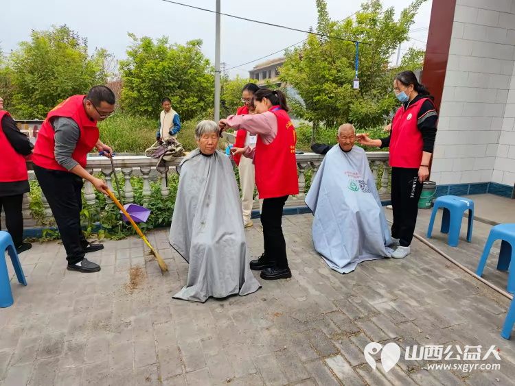 2024年9月28日介休市敬老协会孝善行之敬老爱老助老行动走进义安镇礼世村服务老人 - 第3张 - 山西公益人 2024年9月28日介休市敬老协会孝善行之敬老爱老助老行动走进义安镇礼世村服务老人 - 第3张