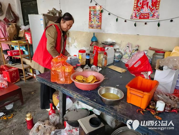 介休市敬老协会敬老爱老助老行动在义安镇礼世村入户特困老人84岁张旺山家中 - 第17张 - 山西公益人 介休市敬老协会敬老爱老助老行动在义安镇礼世村入户特困老人84岁张旺山家中 - 第17张