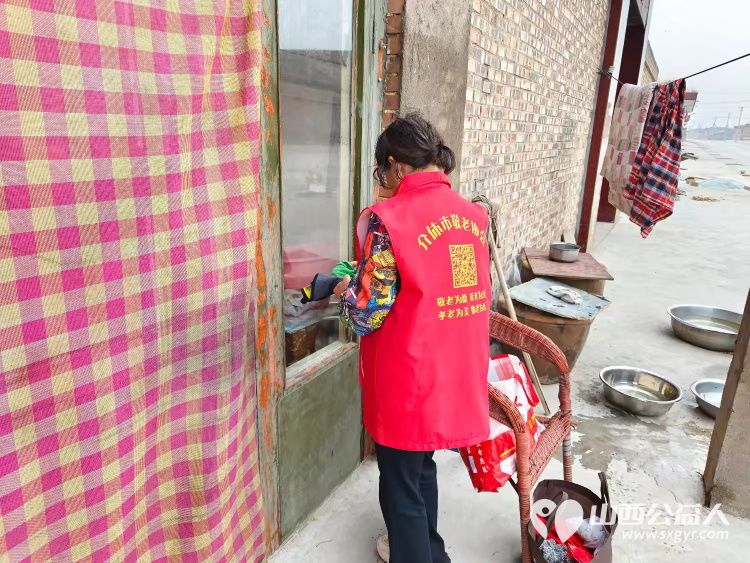 介休市敬老协会敬老爱老助老行动在义安镇礼世村入户特困老人84岁张旺山家中 - 第4张 - 山西公益人 介休市敬老协会敬老爱老助老行动在义安镇礼世村入户特困老人84岁张旺山家中 - 第4张