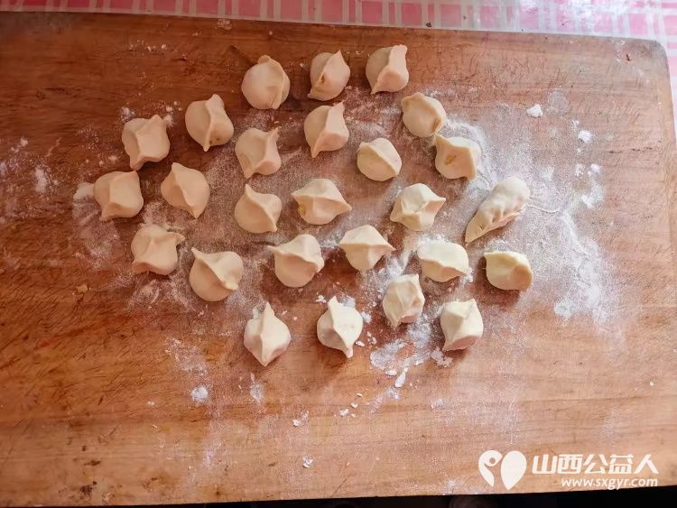 介休市敬老协会敬老爱老助老行动在义安镇礼世村入户特困老人84岁张旺山家中 - 第12张 - 山西公益人 介休市敬老协会敬老爱老助老行动在义安镇礼世村入户特困老人84岁张旺山家中 - 第12张