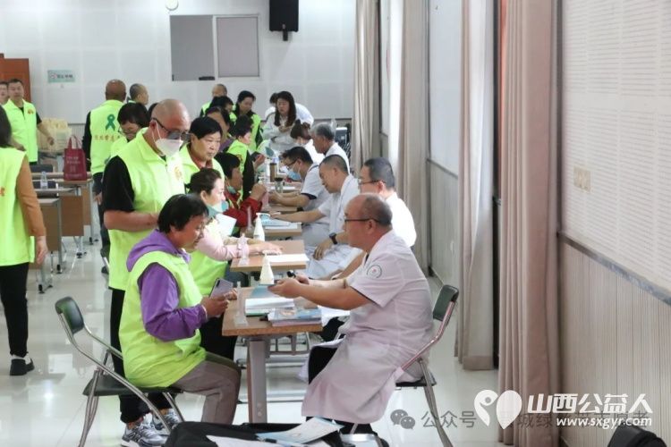 晋城市绿丝带志愿者协会联合晋城聚合心脑血管病医院在世界心脏日“服务百姓健康行动”义诊活动 - 第6张