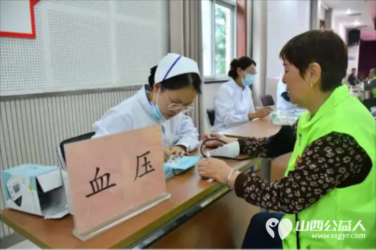 晋城市绿丝带志愿者协会联合晋城聚合心脑血管病医院在世界心脏日“服务百姓健康行动”义诊活动 - 第8张