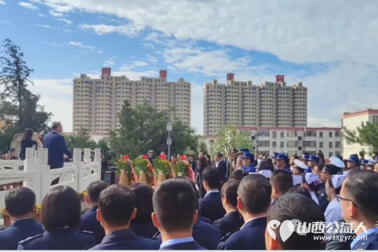 河曲县委县政府与各界代表在县烈士陵园举行烈士纪念日祭扫活动向烈士敬献花篮爱华志愿者参加了烈士纪念日祭扫活动 - 第7张 - 山西公益人 河曲县委县政府与各界代表在县烈士陵园举行烈士纪念日祭扫活动向烈士敬献花篮爱华志愿者参加了烈士纪念日祭扫活动 - 第7张