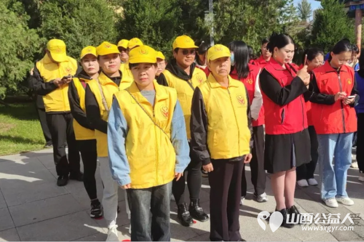 河曲县委县政府与各界代表在县烈士陵园举行烈士纪念日祭扫活动向烈士敬献花篮爱华志愿者参加了烈士纪念日祭扫活动 - 第4张 - 山西公益人 河曲县委县政府与各界代表在县烈士陵园举行烈士纪念日祭扫活动向烈士敬献花篮爱华志愿者参加了烈士纪念日祭扫活动 - 第4张