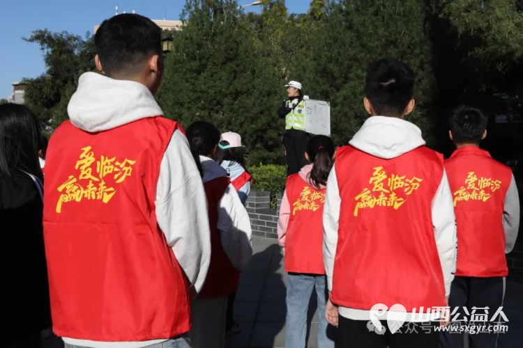 国庆黄金周的这群人 临汾市文明交通志愿者协会积极开展志愿服务活动上好交通安全培训课进行了文明交通劝导实践活动 - 第13张 - 山西公益人 国庆黄金周的这群人 临汾市文明交通志愿者协会积极开展志愿服务活动上好交通安全培训课进行了文明交通劝导实践活动 - 第13张