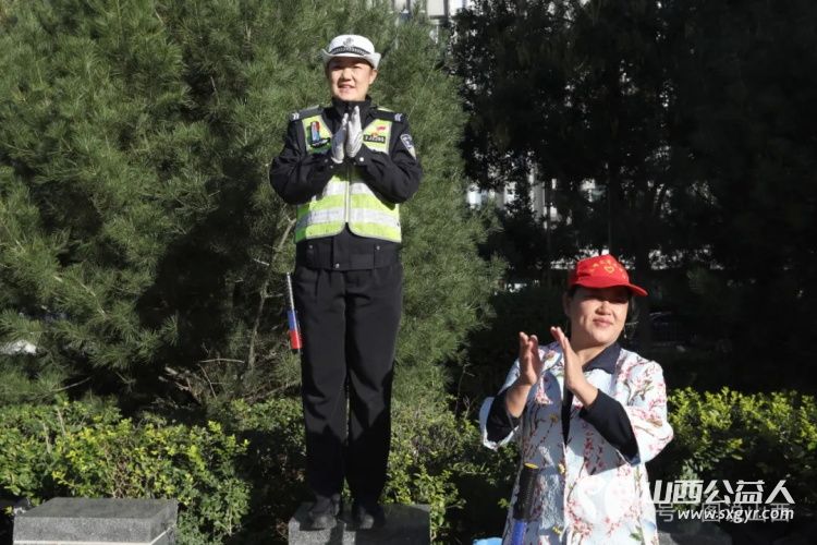 国庆黄金周的这群人 临汾市文明交通志愿者协会积极开展志愿服务活动上好交通安全培训课进行了文明交通劝导实践活动 - 第11张 - 山西公益人 国庆黄金周的这群人 临汾市文明交通志愿者协会积极开展志愿服务活动上好交通安全培训课进行了文明交通劝导实践活动 - 第11张