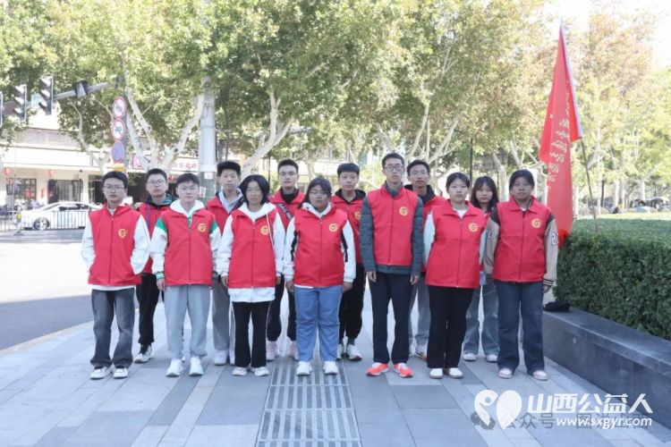 国庆黄金周的这群人 临汾市文明交通志愿者协会积极开展志愿服务活动上好交通安全培训课进行了文明交通劝导实践活动 - 第2张 - 山西公益人 国庆黄金周的这群人 临汾市文明交通志愿者协会积极开展志愿服务活动上好交通安全培训课进行了文明交通劝导实践活动 - 第2张