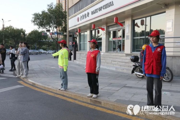 国庆黄金周的这群人 临汾市文明交通志愿者协会积极开展志愿服务活动上好交通安全培训课进行了文明交通劝导实践活动 - 第21张 - 山西公益人 国庆黄金周的这群人 临汾市文明交通志愿者协会积极开展志愿服务活动上好交通安全培训课进行了文明交通劝导实践活动 - 第21张