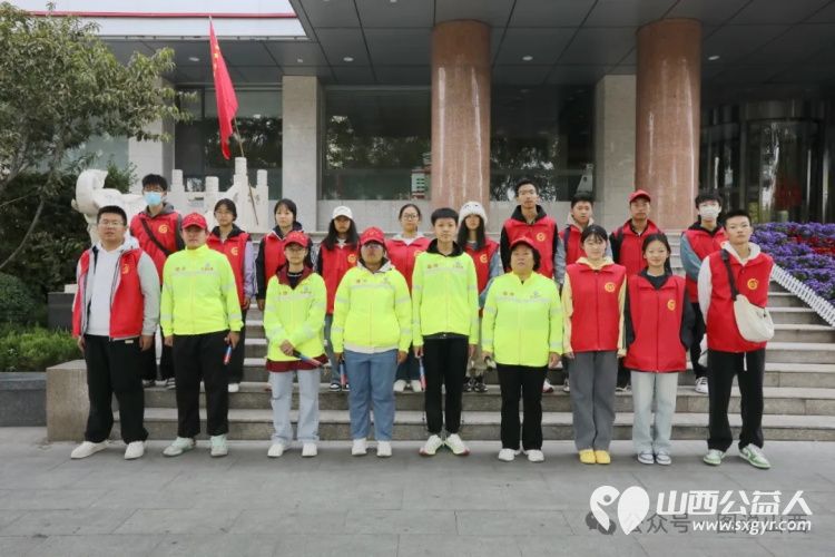 国庆黄金周的这群人 临汾市文明交通志愿者协会积极开展志愿服务活动上好交通安全培训课进行了文明交通劝导实践活动 - 第1张 - 山西公益人 国庆黄金周的这群人 临汾市文明交通志愿者协会积极开展志愿服务活动上好交通安全培训课进行了文明交通劝导实践活动 - 第1张