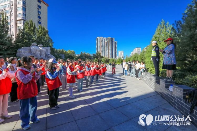 国庆黄金周的这群人 临汾市文明交通志愿者协会积极开展志愿服务活动上好交通安全培训课进行了文明交通劝导实践活动 - 第3张 - 山西公益人 国庆黄金周的这群人 临汾市文明交通志愿者协会积极开展志愿服务活动上好交通安全培训课进行了文明交通劝导实践活动 - 第3张