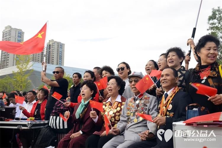太原学花志愿服务中心参加山西红星红文化传媒有限公司和龙城之声合唱团举办的国庆75周年庆祝活动 - 第5张