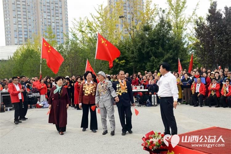 太原学花志愿服务中心参加山西红星红文化传媒有限公司和龙城之声合唱团举办的国庆75周年庆祝活动 - 第4张