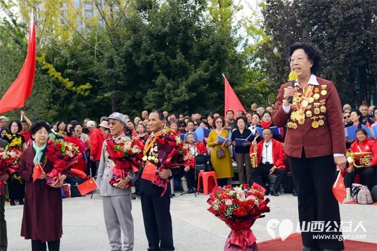 太原学花志愿服务中心参加山西红星红文化传媒有限公司和龙城之声合唱团举办的国庆75周年庆祝活动 - 第3张