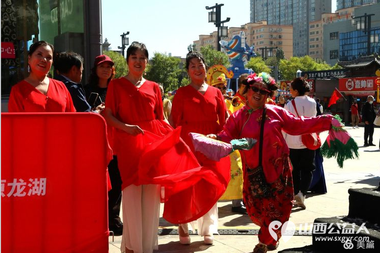 省城学雷锋志愿服务总团、金海通艺术团参加龙湖万达广场2024年庆“国庆”文艺演出 - 第26张