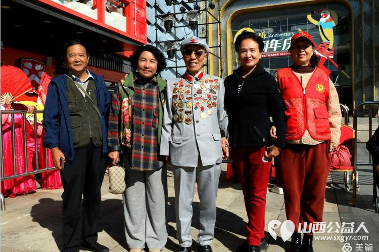 省城学雷锋志愿服务总团、金海通艺术团参加龙湖万达广场2024年庆“国庆”文艺演出 - 第6张