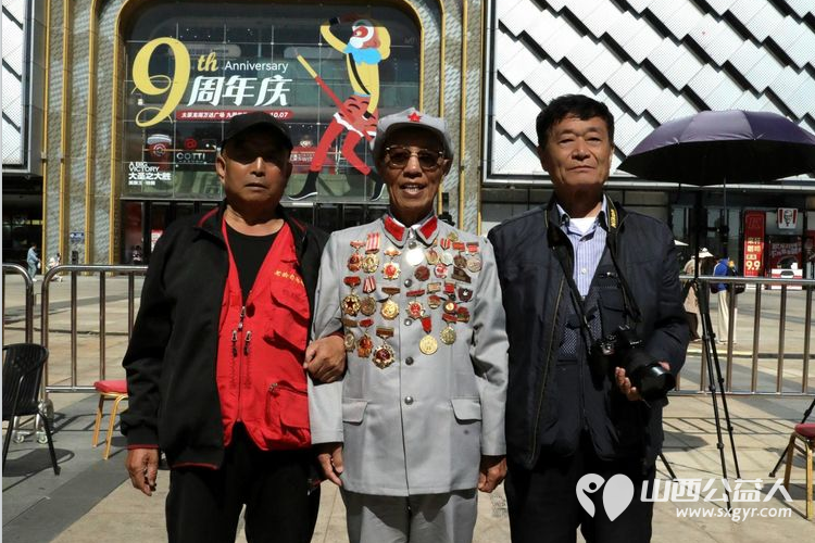 省城学雷锋志愿服务总团、金海通艺术团参加龙湖万达广场2024年庆“国庆”文艺演出 - 第5张