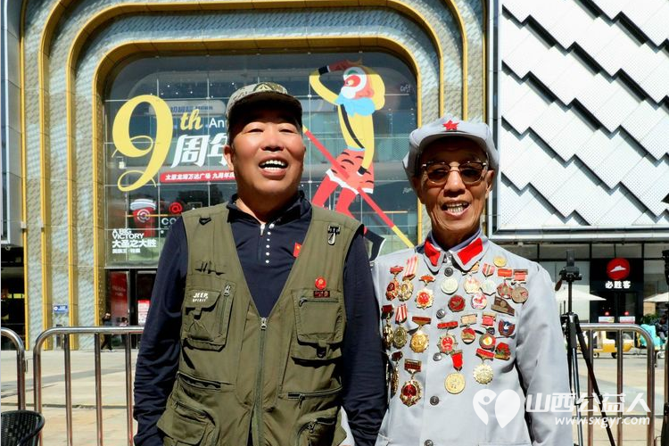 省城学雷锋志愿服务总团、金海通艺术团参加龙湖万达广场2024年庆“国庆”文艺演出 - 第9张