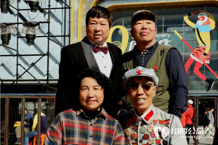 省城学雷锋志愿服务总团、金海通艺术团参加龙湖万达广场2024年庆“国庆”文艺演出 - 第7张