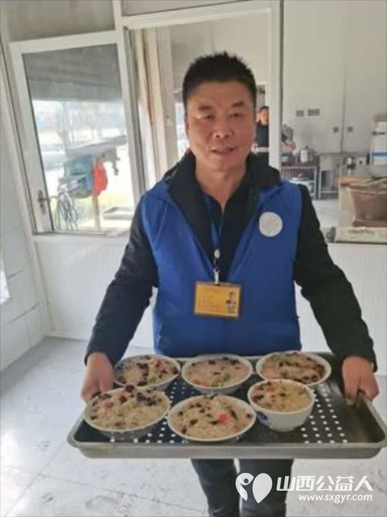 长治市小雨点公益志愿者协会思源分会携同故南村在故南村南小广场举办了盛大的温情重阳爱在敬老活动 - 第19张