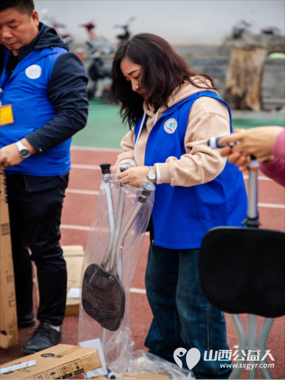 长治市小雨点公益志愿者协会思源分会携同故南村在故南村南小广场举办了盛大的温情重阳爱在敬老活动 - 第51张