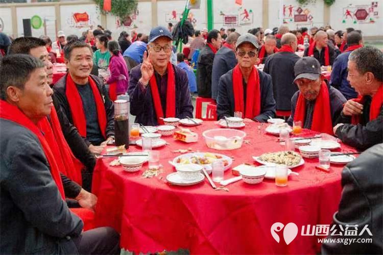 长治市小雨点公益志愿者协会思源分会携同故南村在故南村南小广场举办了盛大的温情重阳爱在敬老活动 - 第47张