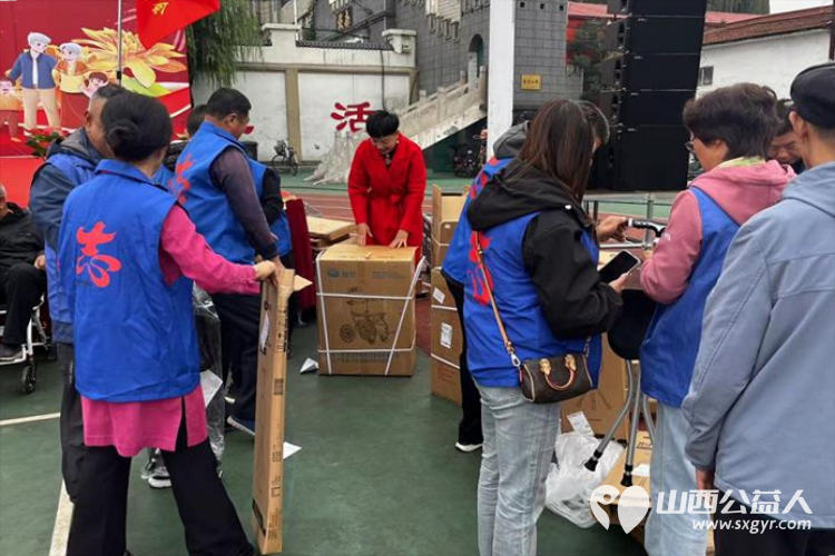 长治市小雨点公益志愿者协会思源分会携同故南村在故南村南小广场举办了盛大的温情重阳爱在敬老活动 - 第48张