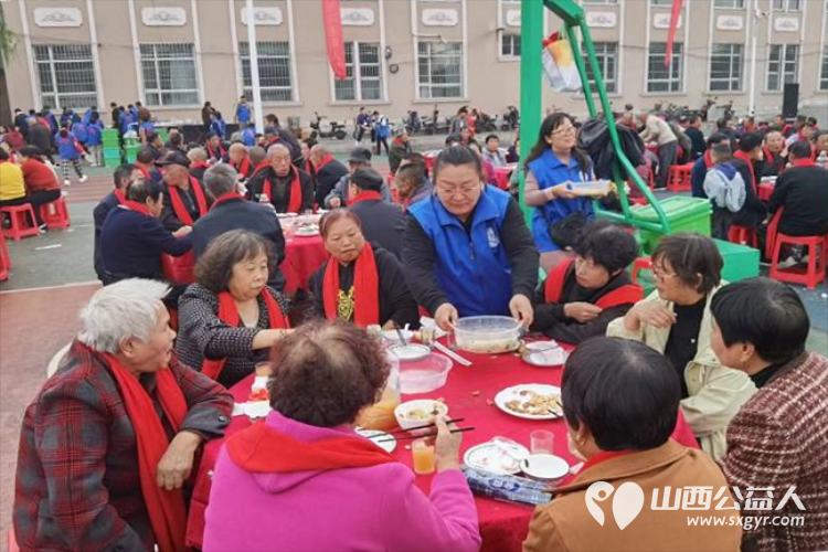 长治市小雨点公益志愿者协会思源分会携同故南村在故南村南小广场举办了盛大的温情重阳爱在敬老活动 - 第44张