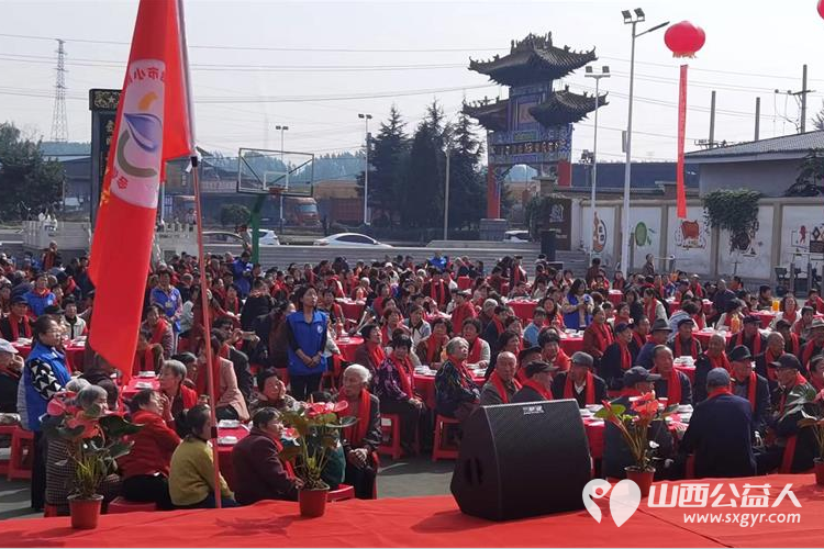 长治市小雨点公益志愿者协会思源分会携同故南村在故南村南小广场举办了盛大的温情重阳爱在敬老活动 - 第33张