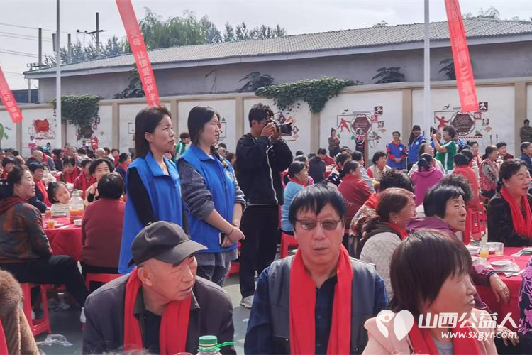 长治市小雨点公益志愿者协会思源分会携同故南村在故南村南小广场举办了盛大的温情重阳爱在敬老活动 - 第20张