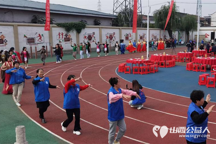 长治市小雨点公益志愿者协会思源分会携同故南村在故南村南小广场举办了盛大的温情重阳爱在敬老活动 - 第14张