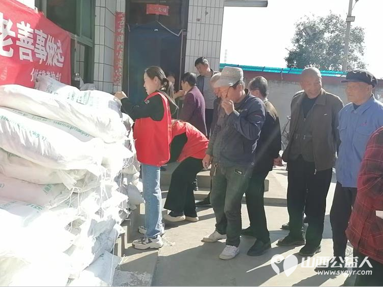 介休市敬老协会副会长朱俊一如既往关心老人生活给南盐场村70岁以上所有老人每人发放20斤装五得利特精粉两袋 - 第7张 - 山西公益人 介休市敬老协会副会长朱俊一如既往关心老人生活给南盐场村70岁以上所有老人每人发放20斤装五得利特精粉两袋 - 第7张