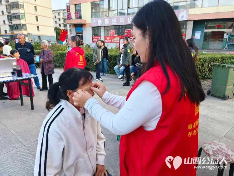 志愿服务进社区,健康活动暖人心10月9日介休市敬老协会组织志愿者在北关街道水门北街社区服务老人 - 第20张 - 山西公益人 志愿服务进社区,健康活动暖人心10月9日介休市敬老协会组织志愿者在北关街道水门北街社区服务老人 - 第20张