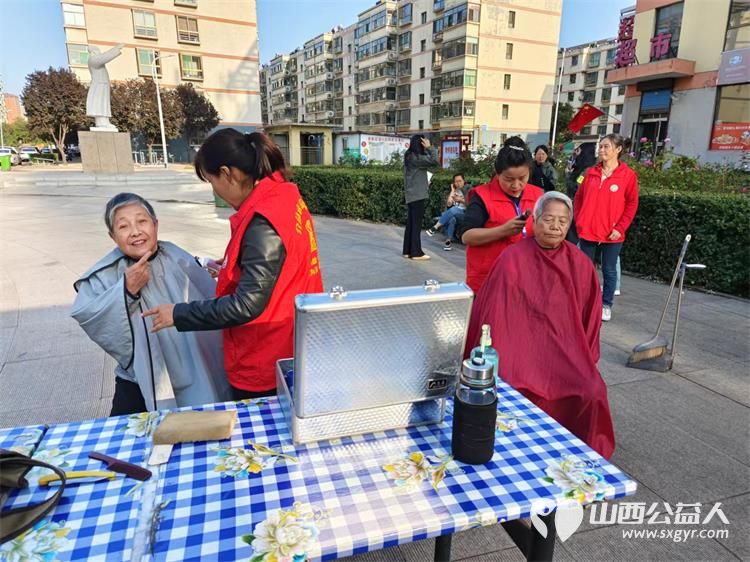 志愿服务进社区,健康活动暖人心10月9日介休市敬老协会组织志愿者在北关街道水门北街社区服务老人 - 第7张 - 山西公益人 志愿服务进社区,健康活动暖人心10月9日介休市敬老协会组织志愿者在北关街道水门北街社区服务老人 - 第7张