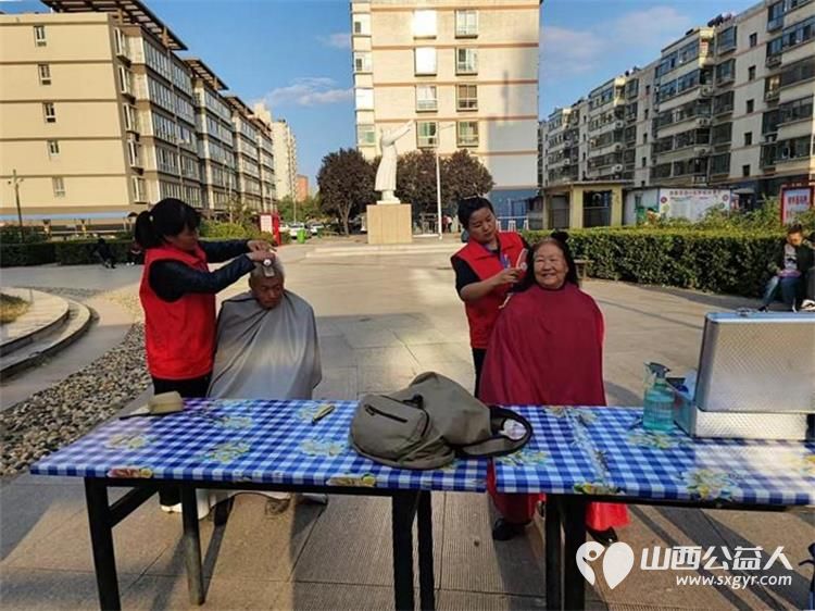志愿服务进社区,健康活动暖人心10月9日介休市敬老协会组织志愿者在北关街道水门北街社区服务老人 - 第6张 - 山西公益人 志愿服务进社区,健康活动暖人心10月9日介休市敬老协会组织志愿者在北关街道水门北街社区服务老人 - 第6张