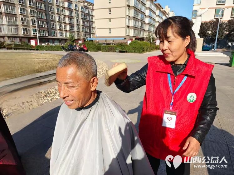 志愿服务进社区,健康活动暖人心10月9日介休市敬老协会组织志愿者在北关街道水门北街社区服务老人 - 第18张 - 山西公益人 志愿服务进社区,健康活动暖人心10月9日介休市敬老协会组织志愿者在北关街道水门北街社区服务老人 - 第18张