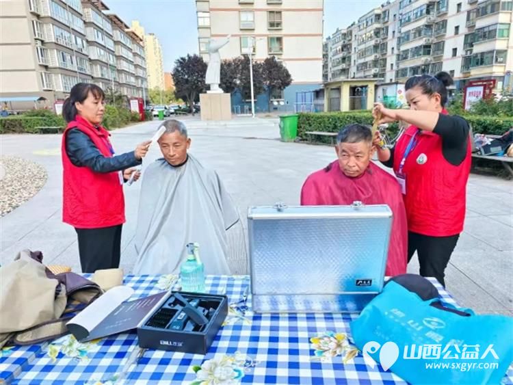 志愿服务进社区,健康活动暖人心10月9日介休市敬老协会组织志愿者在北关街道水门北街社区服务老人 - 第5张 - 山西公益人 志愿服务进社区,健康活动暖人心10月9日介休市敬老协会组织志愿者在北关街道水门北街社区服务老人 - 第5张
