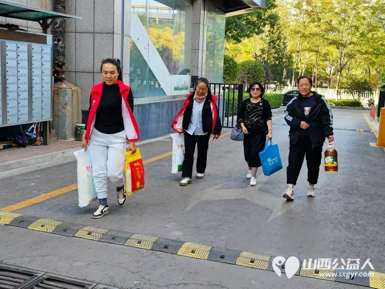 九九重阳节浓浓敬老情 介休市敬老协会以极大的热忱积极开展慰问百岁老人的暖心活动 - 第12张 - 山西公益人 九九重阳节浓浓敬老情 介休市敬老协会以极大的热忱积极开展慰问百岁老人的暖心活动 - 第12张