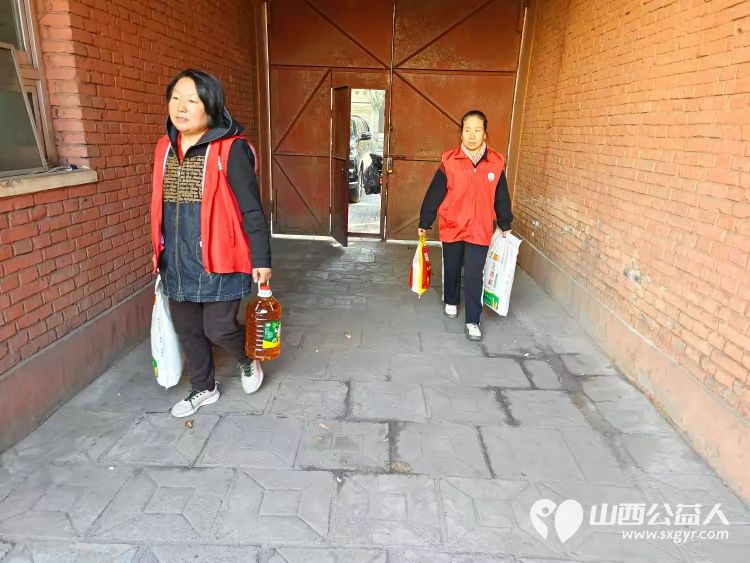 九九重阳节浓浓敬老情 介休市敬老协会以极大的热忱积极开展慰问百岁老人的暖心活动 - 第6张 - 山西公益人 九九重阳节浓浓敬老情 介休市敬老协会以极大的热忱积极开展慰问百岁老人的暖心活动 - 第6张