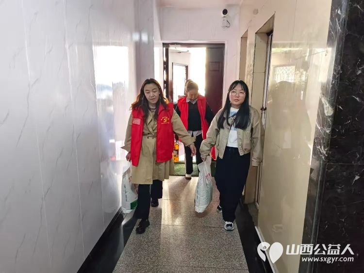 九九重阳节浓浓敬老情 介休市敬老协会以极大的热忱积极开展慰问百岁老人的暖心活动 - 第8张 - 山西公益人 九九重阳节浓浓敬老情 介休市敬老协会以极大的热忱积极开展慰问百岁老人的暖心活动 - 第8张