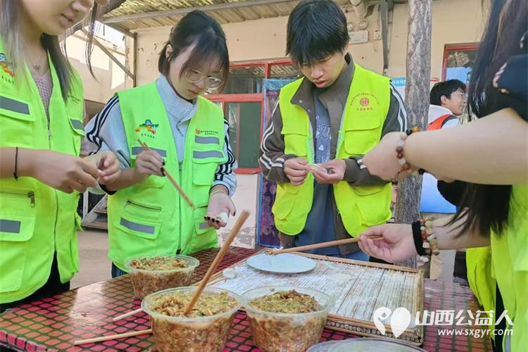 志愿暖重阳 ¦ 晋中新青年高校志愿者联合服务中心开展“尊老敬老爱老”志愿服务活动 - 第5张