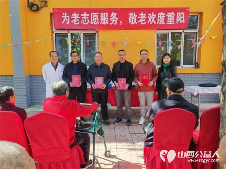 金桂飘香喜迎重阳 宋麟喜、郭志刚两位政协委员带领志愿团队走进太原市源缘圆老年公寓为老年朋友送来暖心的关怀及精美的日用品 - 第7张 - 山西公益人 金桂飘香喜迎重阳 宋麟喜、郭志刚两位政协委员带领志愿团队走进太原市源缘圆老年公寓为老年朋友送来暖心的关怀及精美的日用品 - 第7张