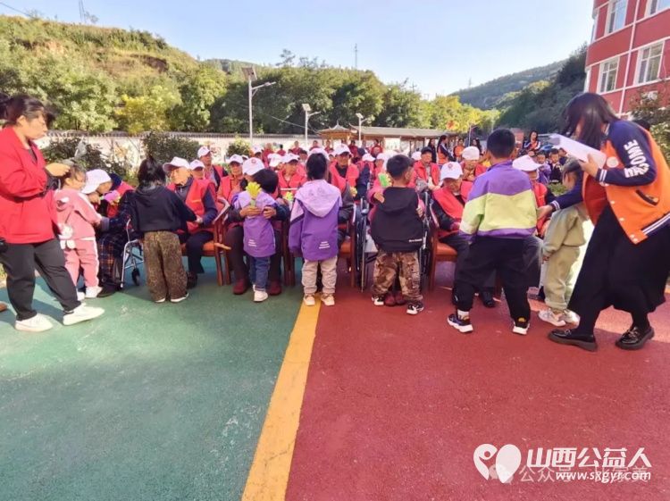 以小爱之举暖夕阳之寂 太原市杏花岭区窑头幼儿园小朋友走进比家美养老院和老人一起欢度重阳节 - 第12张 - 山西公益人 以小爱之举暖夕阳之寂 太原市杏花岭区窑头幼儿园小朋友走进比家美养老院和老人一起欢度重阳节 - 第12张
