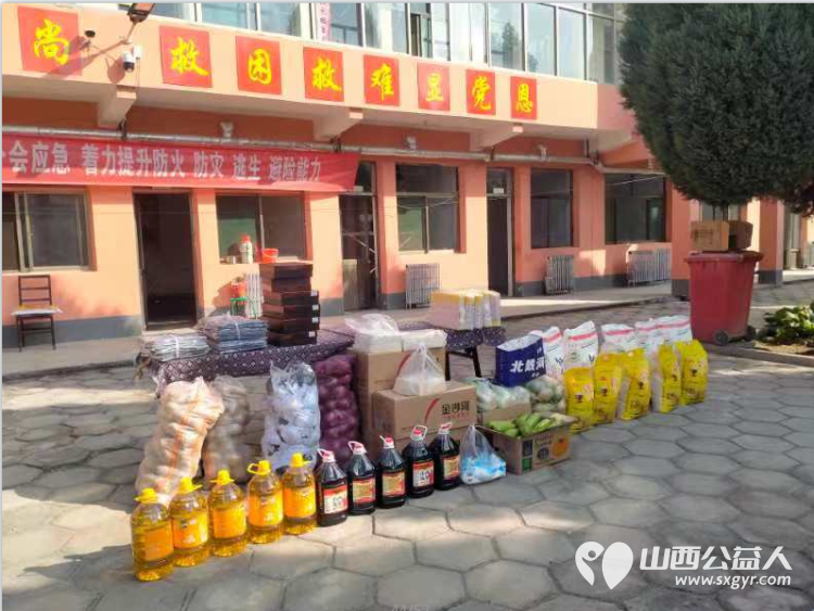 长治圆梦公益志愿者们为潞城区福康寿敬老院老人们送来了生活必需品有米面油菜食品床品保暖服等希望我们的爱心能给敬老院的老人们送去温暖与幸福 - 第4张