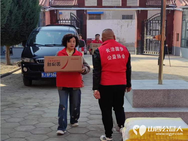 长治圆梦公益志愿者们为潞城区福康寿敬老院老人们送来了生活必需品有米面油菜食品床品保暖服等希望我们的爱心能给敬老院的老人们送去温暖与幸福 - 第44张