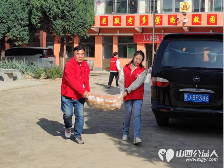 长治圆梦公益志愿者们为潞城区福康寿敬老院老人们送来了生活必需品有米面油菜食品床品保暖服等希望我们的爱心能给敬老院的老人们送去温暖与幸福 - 第38张