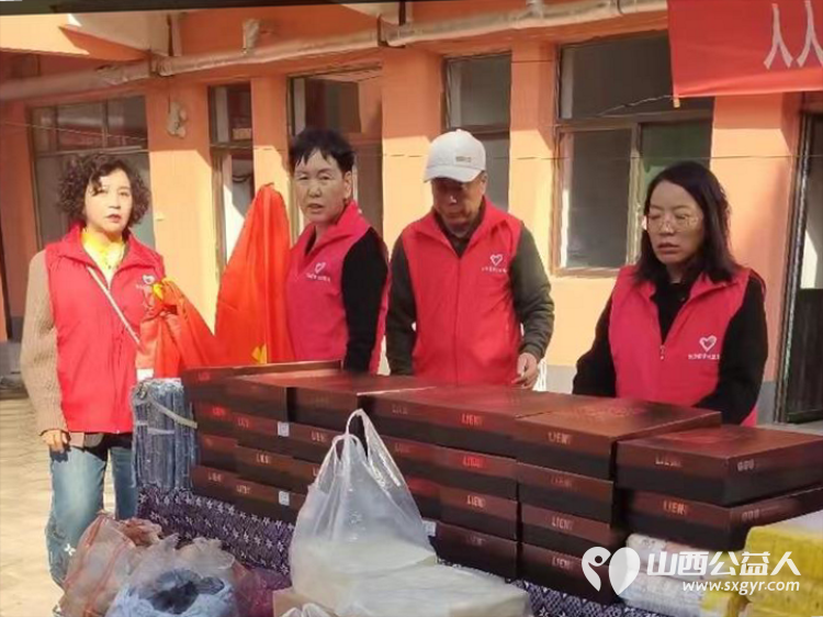 长治圆梦公益志愿者们为潞城区福康寿敬老院老人们送来了生活必需品有米面油菜食品床品保暖服等希望我们的爱心能给敬老院的老人们送去温暖与幸福 - 第16张