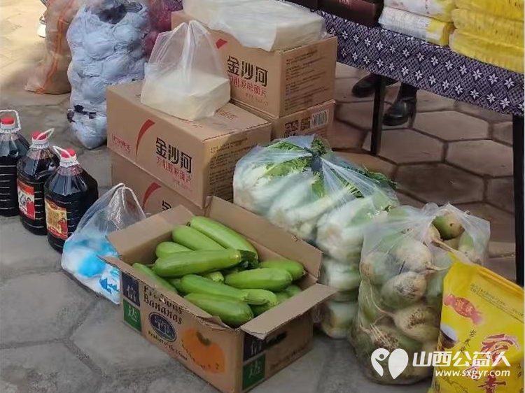 长治圆梦公益志愿者们为潞城区福康寿敬老院老人们送来了生活必需品有米面油菜食品床品保暖服等希望我们的爱心能给敬老院的老人们送去温暖与幸福 - 第58张