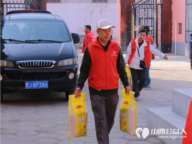 长治圆梦公益志愿者们为潞城区福康寿敬老院老人们送来了生活必需品有米面油菜食品床品保暖服等希望我们的爱心能给敬老院的老人们送去温暖与幸福 - 第27张
