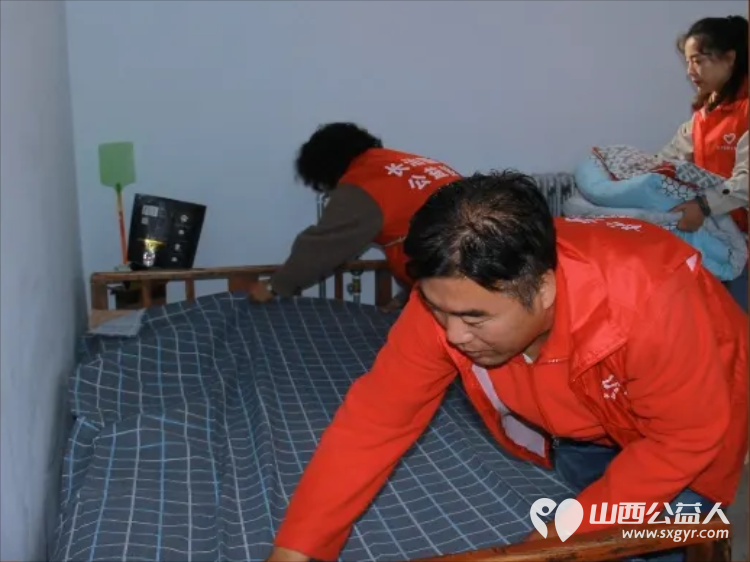 长治圆梦公益志愿者们为潞城区福康寿敬老院老人们送来了生活必需品有米面油菜食品床品保暖服等希望我们的爱心能给敬老院的老人们送去温暖与幸福 - 第49张